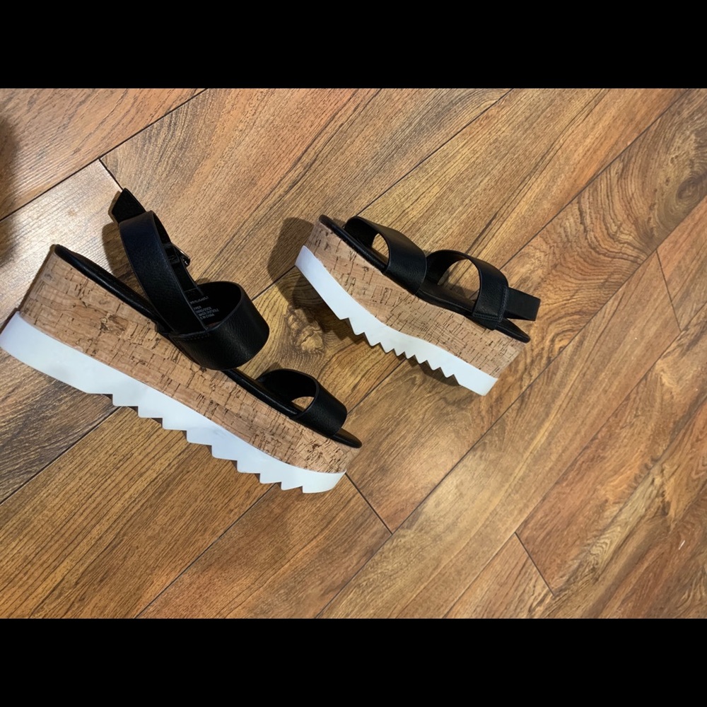 Women’s sandals